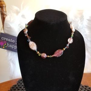 😎BEAUTIFUL GLASS AND BEAD NECKLACE